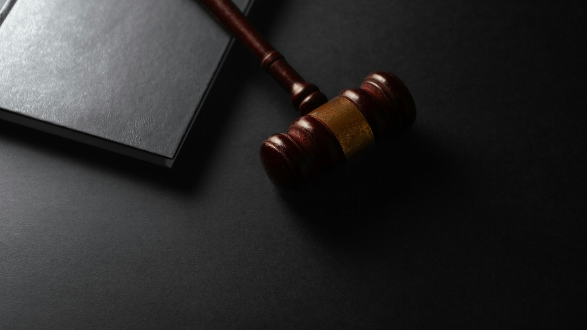 Dobrowolne poddanie się karze – kiedy jest możliwe i jakie niesie konsekwencje?